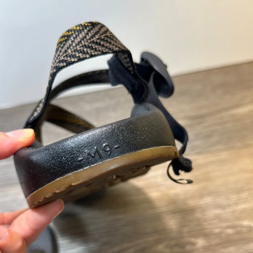 Chaco Black Strappy Sandals men’s 9 (b182)